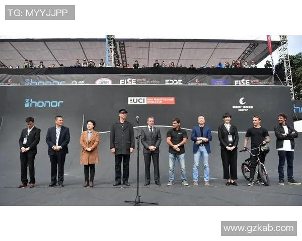 成都极限运动队如何通过包夹革新提升竞技水平与团队协作能力